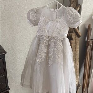 Michelangelo White Floral Lace Kids Formal Dress. never worn.
